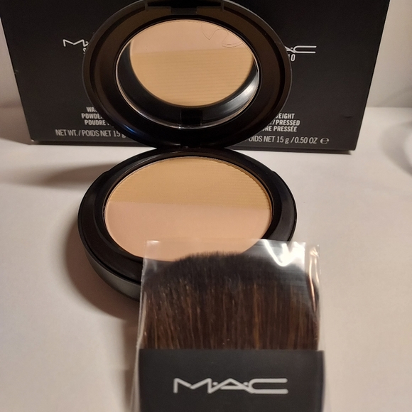MAC Studio Waterweight Powder *LIGHT* - Picture 2 of 5